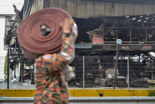 KEDAI PERABOT TERBAKAR