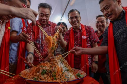FAHMI FADZIL