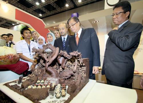 DATUK SERI ISMAIL SABRI YAAKOB