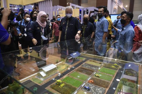 DATUK SERI ISMAIL SABRI YAAKOB