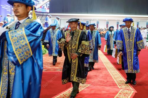 AL-SULTAN ABDULLAH RI'AYATUDDIN AL-MUSTAFA BILLAH SHAH