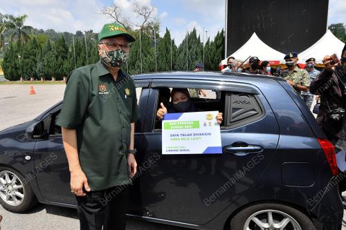 DATUK SERI ISMAIL SABRI YAAKOB