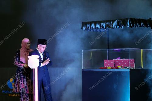 SENATOR DATUK DR MOHD NA'IM MOKHTAR