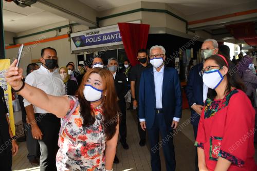 DATUK SERI ISMAIL SABRI YAAKOB