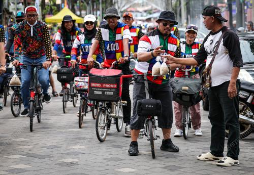 LOCO INTERNATIONAL CYCLIST