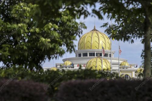 KETUA-KETUA PARTI MENGADAP YDP AGONG