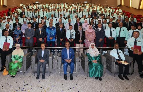 DATUK SERI DR DZULKEFLY AHMAD