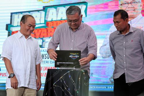 DATUK SERI DR SHAMSUL ANUAR NASARAH