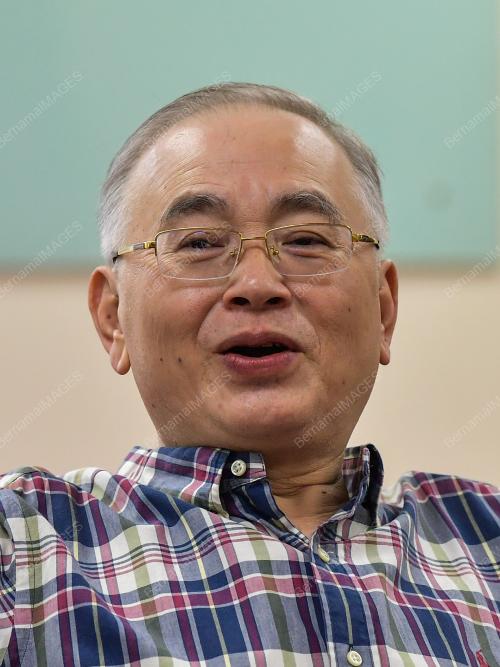 DATUK SERI DR WEE KA SIONG