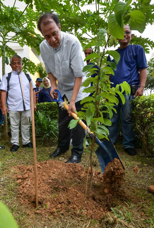 DATUK HUSAM MUSA