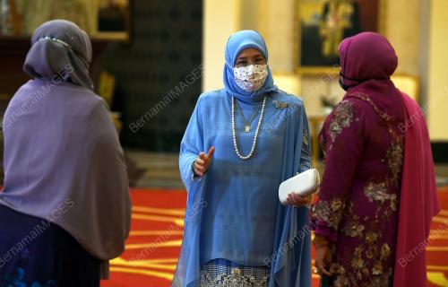 RAJA PERMAISURI AGONG TUNKU HAJAH AZIZAH AMINAH MAIMUNAH ISKANDARIAH