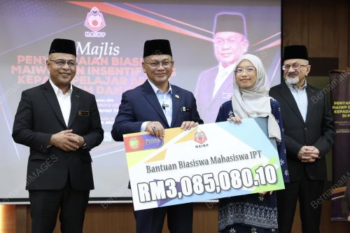DATUK DR MOHD NA'IM MOKHTAR