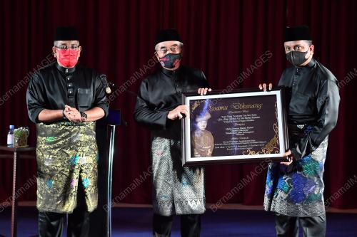 TUN MOHD ALI RUSTAM