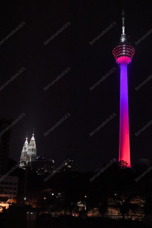 HARI RUSIA - MENARA KL PANCAR WARNA BENDERA RUSIA