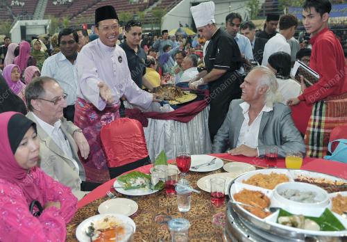 DATUK SERI AHMAD SHABERY CHEEK