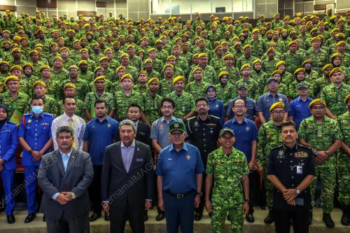 DATUK SERI HAMZAH ZAINUDIM