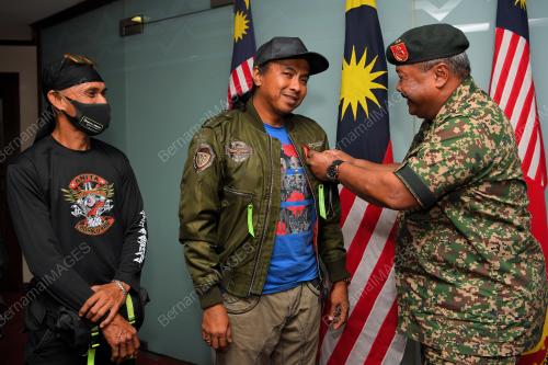DATUK DZULKARNAIN AHMAD 