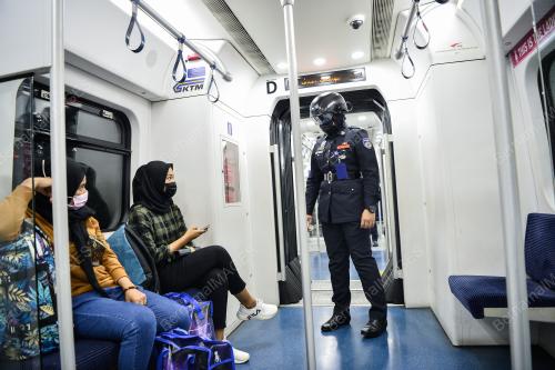 TINJAUAN PENGUNAAN PEGANGKUTAN AWAM SEMPENA TEMPOH PKPB DI SELANGOR KUALA LUMPUR DAN PUTRAJAYA