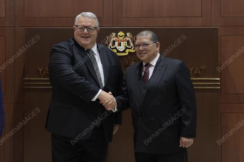 TAN SRI JOHARI ABDUL