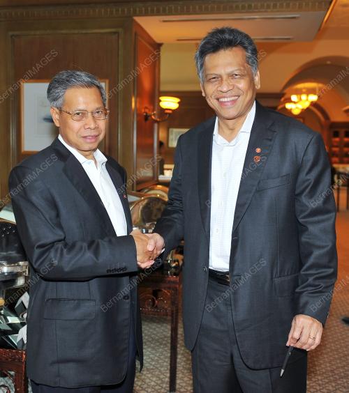 DATUK SERI MUSTAPA MOHAMED