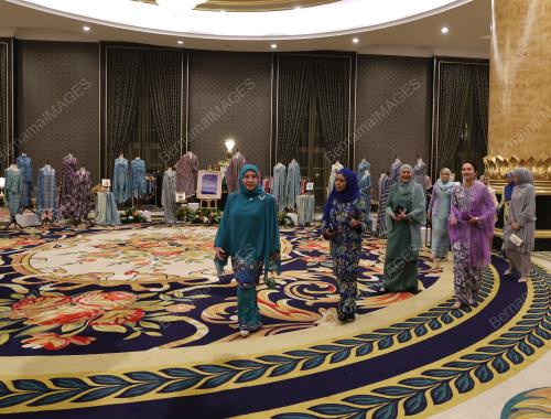 TUNKU AZIZAH AMINAH MAIMUNAH ISKANDARIAH