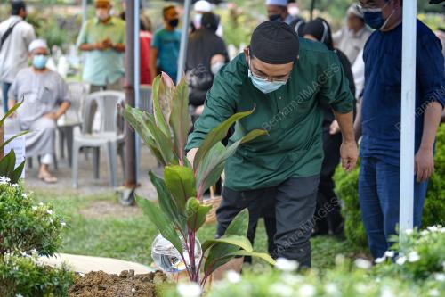 DATUK DR ZURIN ADNAN