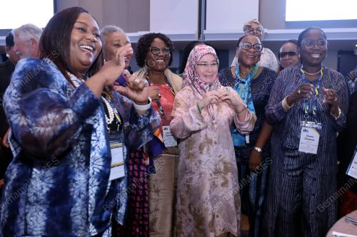 TUNKU AZIZAH AMINAH MAIMUNAH ISKANDARIAH