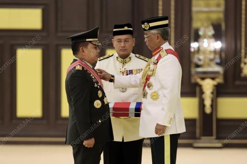 AL-SULTAN ABDULLAH RI'AYATUDDIN AL-MUSTAFA BILLAH SHAH