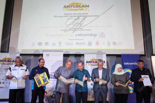FAHMI FADZIL