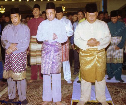 KL31_19022016_AGONG_SOLAT_ISY