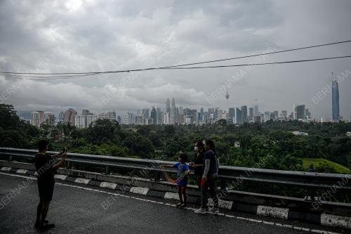 CUACA SEJUK MELANDA KUALA LUMPUR