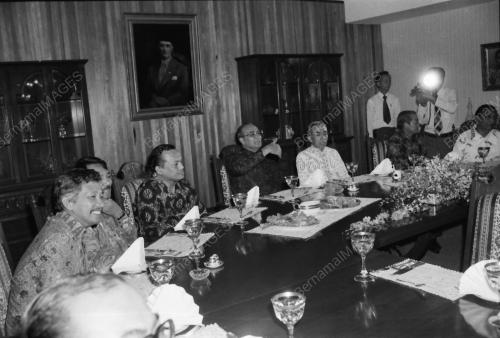 PM ENTERTAIN CHIEF MINISTERS