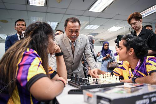 DATUK MOHAMMAD YUSOF APDAL