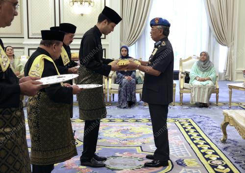 AL-SULTAN ABDULLAH RI'AYATUDDIN AL-MUSTAFA BILLAH SHAH