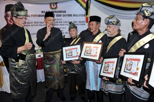 KL31_25102015_GAYONG