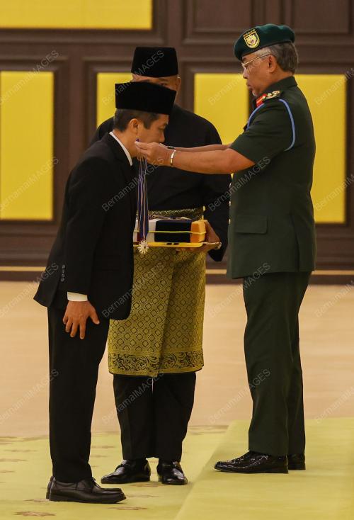 AL-SULTAN ABDULLAH RI'AYATUDDIN AL-MUSTAFA BILLAH SHAH