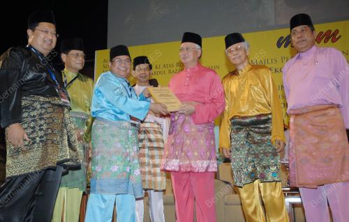 MOHD NAJIB TUN ABDUL RAZAK