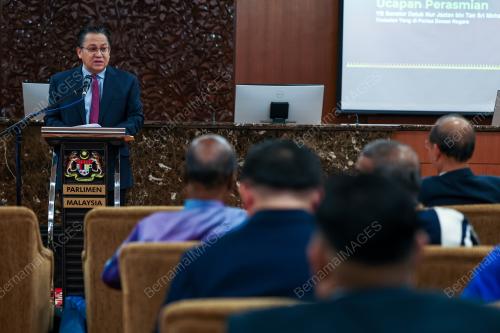 DATUK SERI NUR JAZLAN MOHAMED