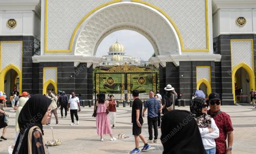 PINTU GERBANG UTAMA ISTANA NEGARA