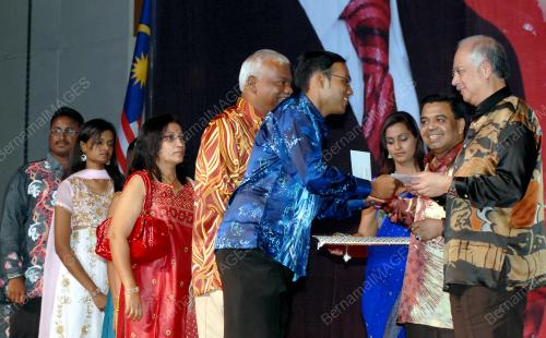 MOHD NAJIB TUN ABDUL RAZAK