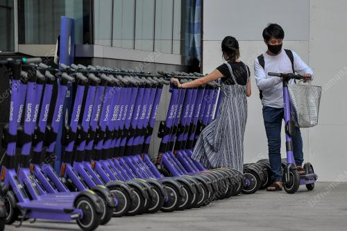 TINJAUAN E-SCOOTER