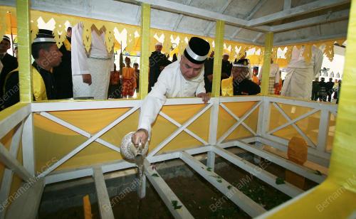 SULTAN SHARAFUDDIN IDRIS SHAH