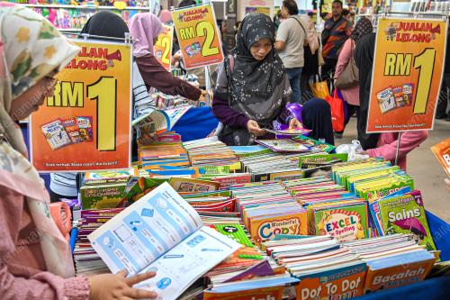 TUNKU AZIZAH AMINAH MAIMUNAH ISKANDARIAH