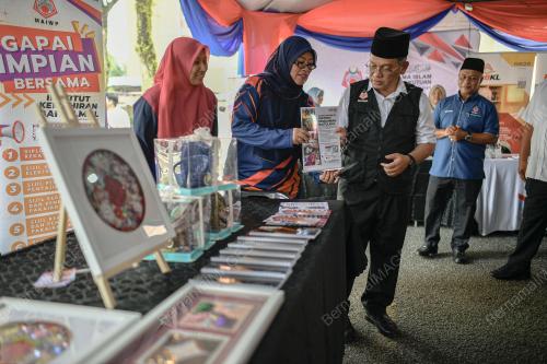 DATUK DR MOHD NA'IM MOKHTAR