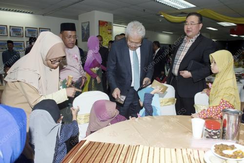 KL32_02082016_HAMZAH_AIDILFITRI
