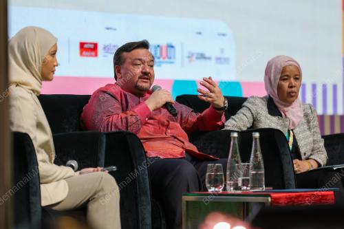 DATUK SERI AMIR HAMZAH AZIZAN