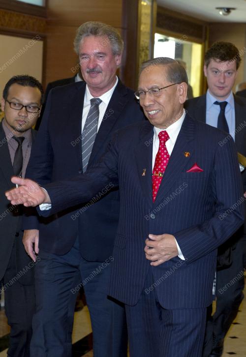 KL32_03032015_KUNJUNGAN