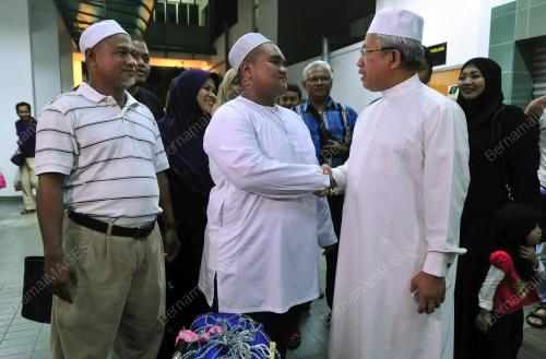 KL32_03082016_HAJI