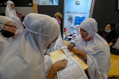 LAMAN NGAJI CHOW KIT TARIK GELANDANGAN DEKATI AL-QURAN