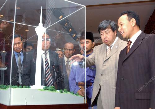 SULTAN SHARAFUDDIN IDRIS SHAH